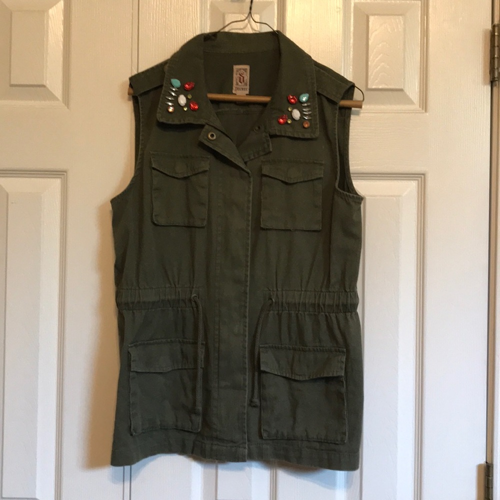 Decree vest